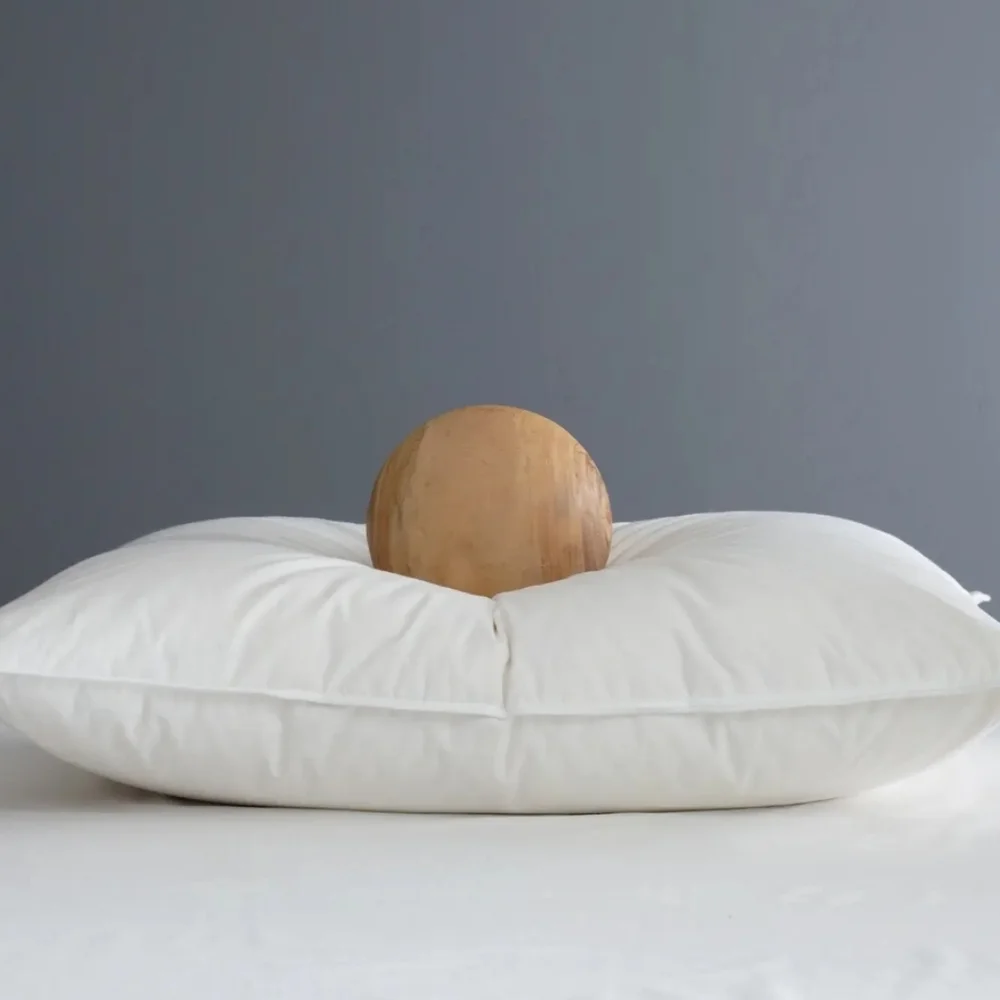 NWOT- Quince White Duck Down Premium Pillow- King (Soft/ Med) (P7)(READ)
